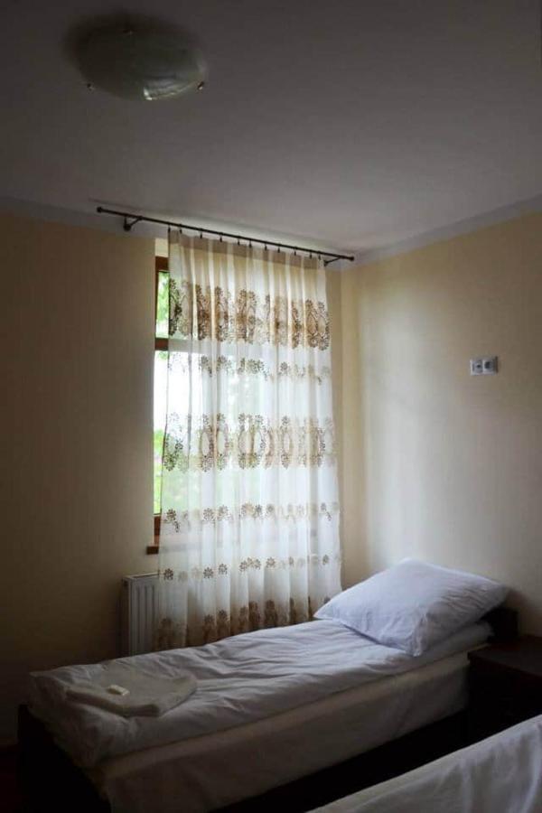 Pokoje Goscinne W Ratuszu Ogrodzieniec Bagian luar foto