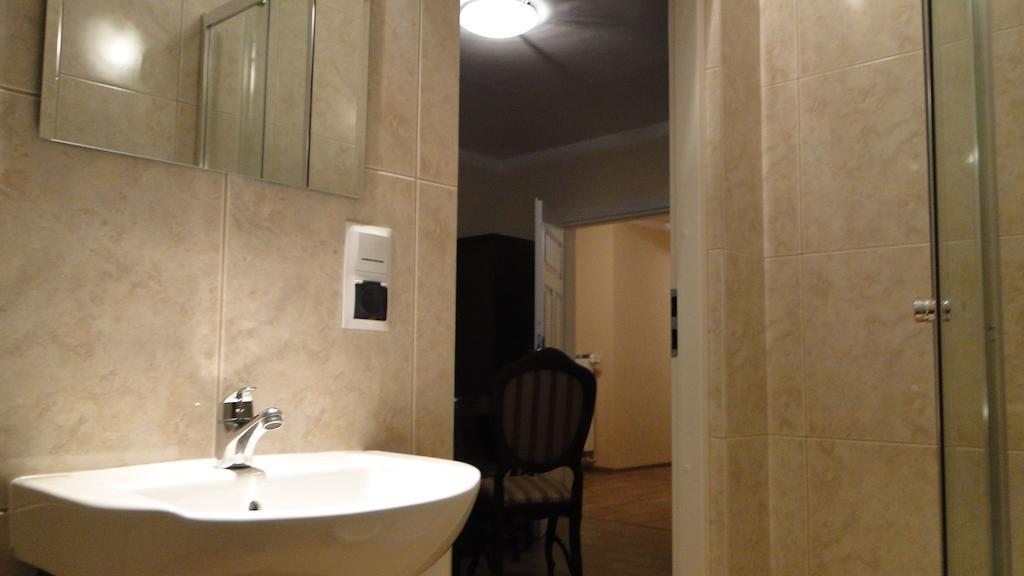 Pokoje Goscinne W Ratuszu Ogrodzieniec Bagian luar foto