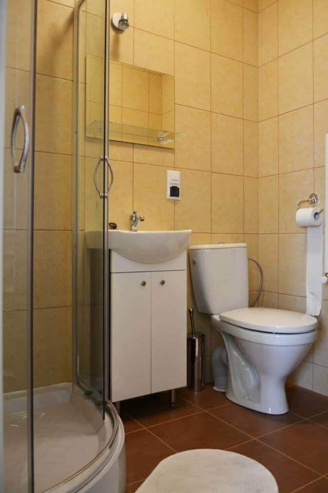 Pokoje Goscinne W Ratuszu Ogrodzieniec Ruang foto